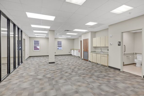 Cross Park Center: 9123 - 9131 Cross Park Drive, Knoxville, TN 37923